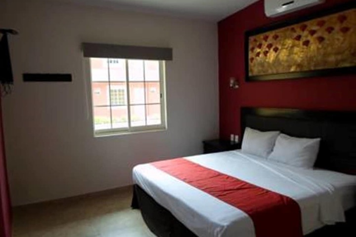 Hotel Montroi City