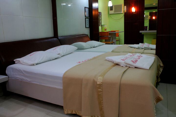 Room 13 of 25