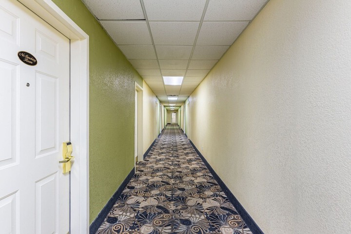 Ballroom/Hall 70 of 84