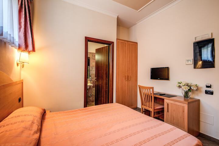 Room 45 of 119