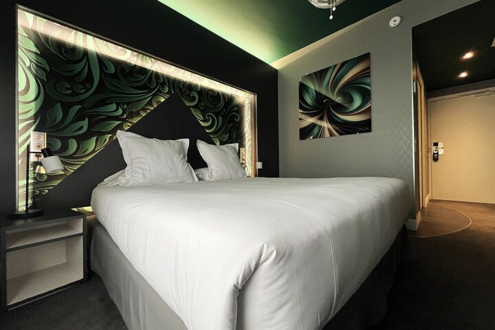 Room 42 of 62