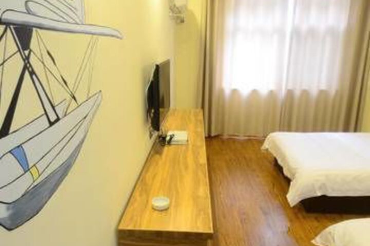 Room 7 of 12
