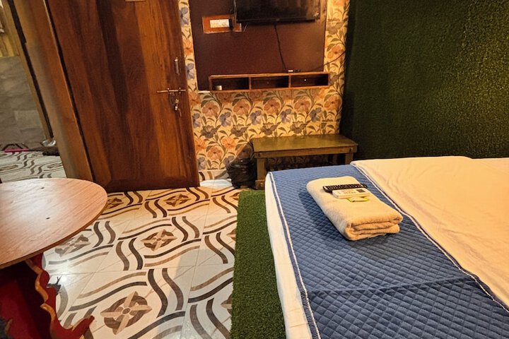 Room 4 of 30