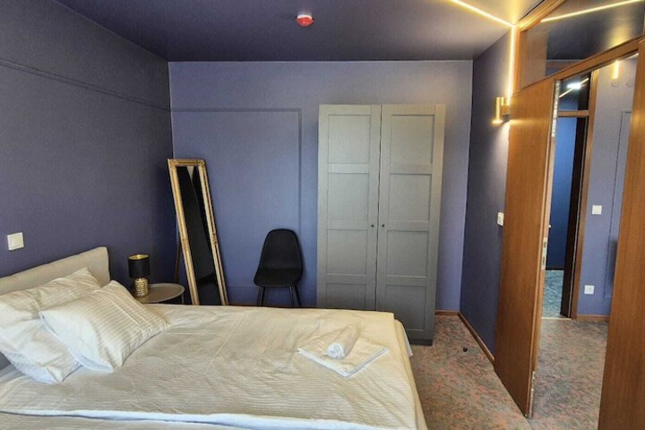 Room 27 of 84