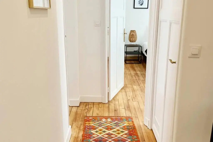 Room 5 of 12