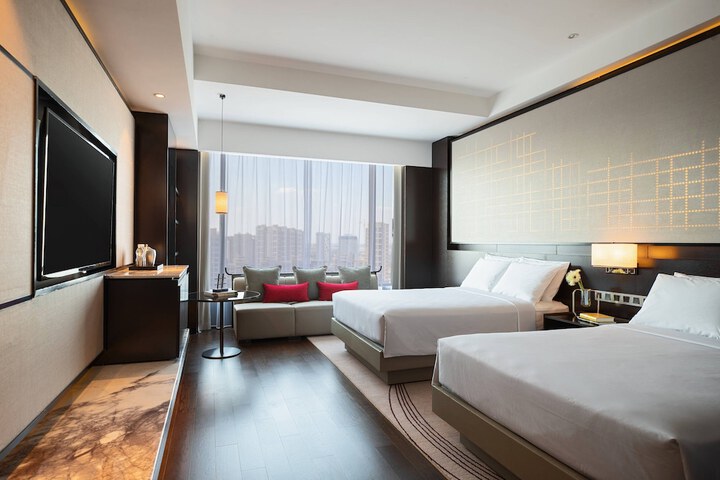 Room 16 of 37