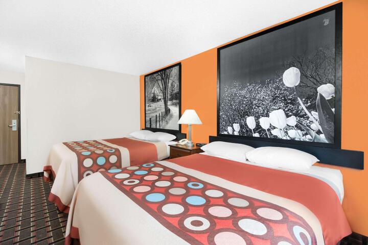 1 Queen Bed (14 of 15)