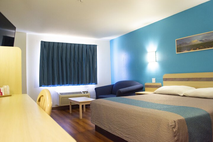 Room 9 of 26