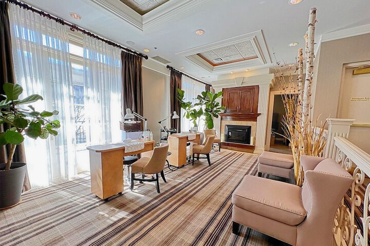 Lounge 55 of 70