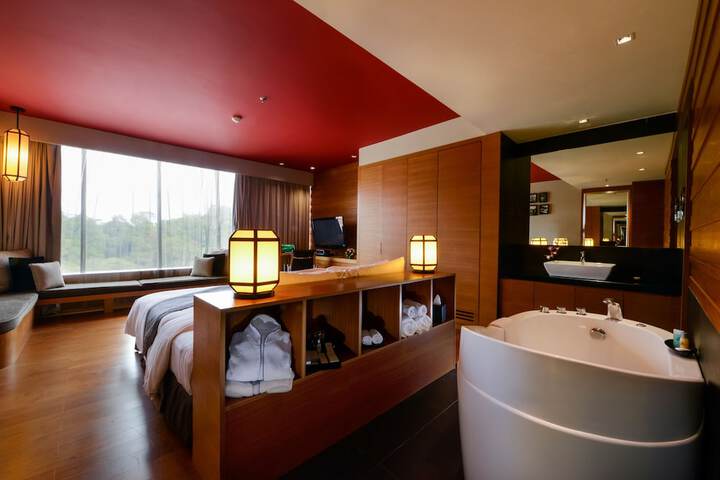 Room 13 of 77