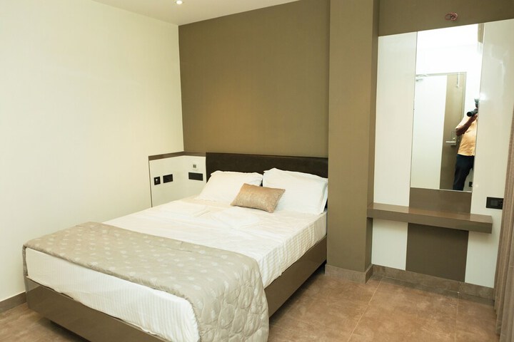 Room 9 of 19