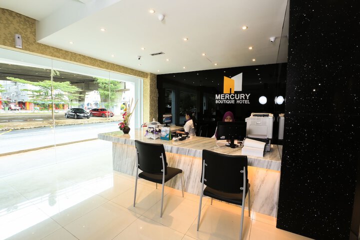 Concierge desk
