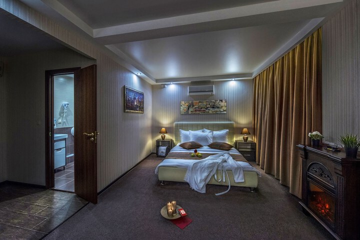 Room 28 of 68