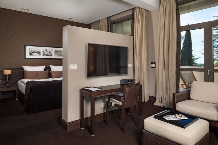 Room 30 of 141