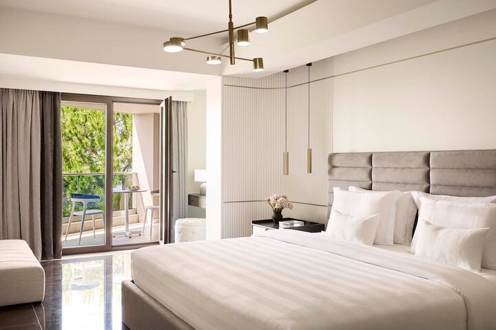 Room 84 of 400