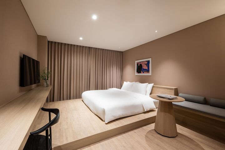 Room 14 of 98