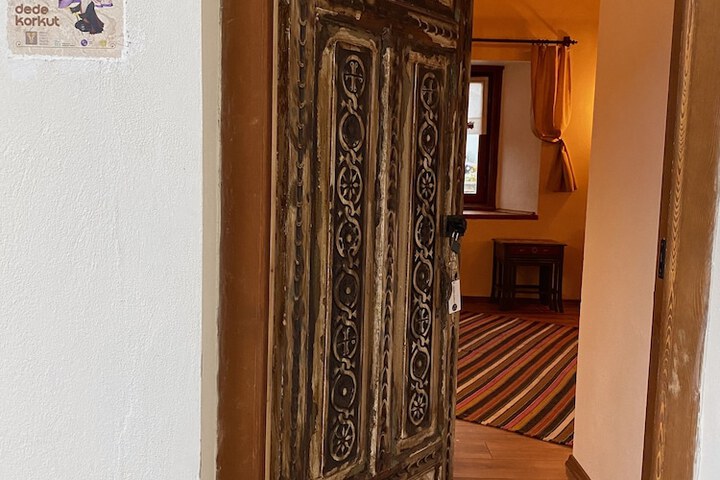 Room 5 of 16