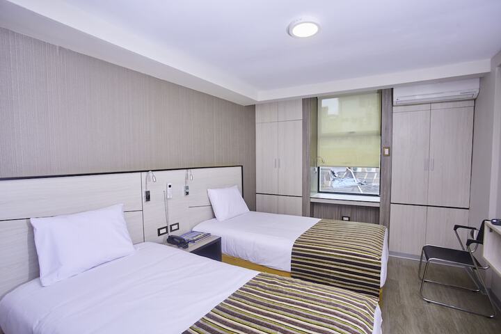 Room 32 of 79