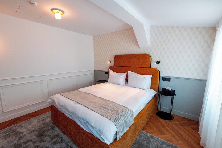 Room 18 of 87