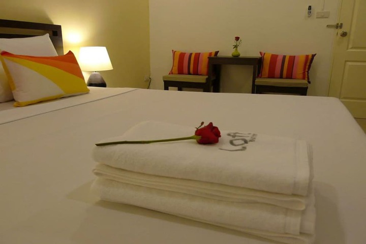 Room 6 of 10