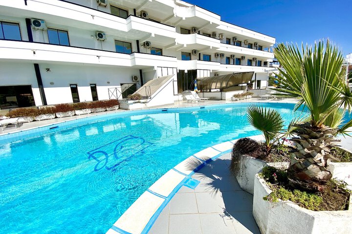 Pools & Facilities