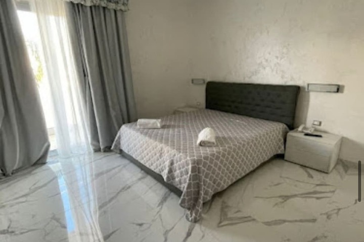 Room 8 of 89