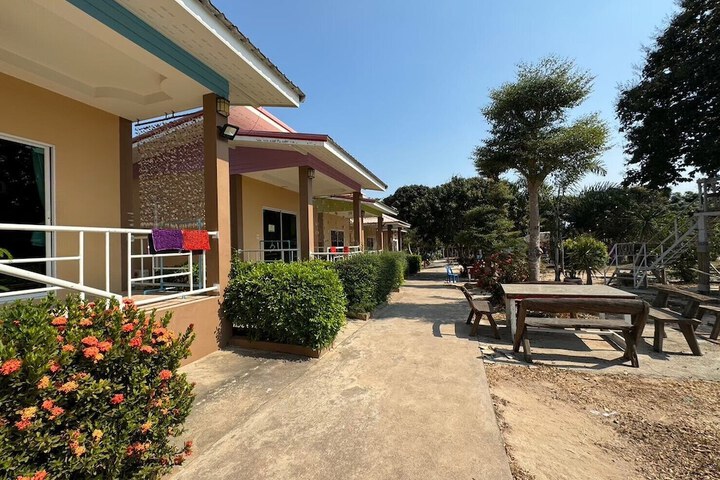 Rang Nok Noi at Koh Larn Hotel