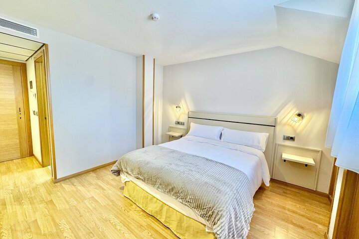 Room 43 of 80