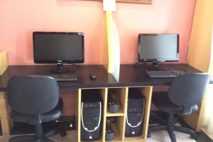 Business Center 28 of 32