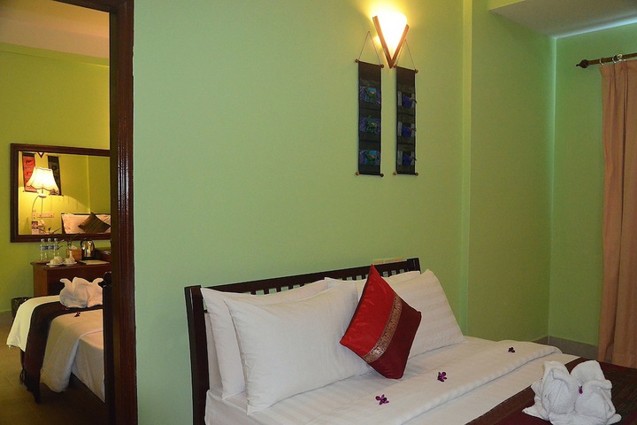 Room 10 of 65