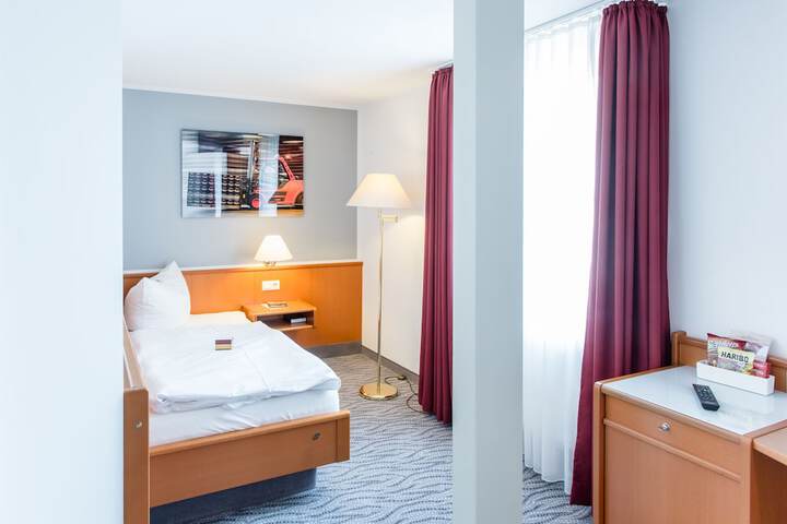 Room 4 of 37