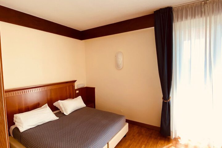 Room 18 of 40