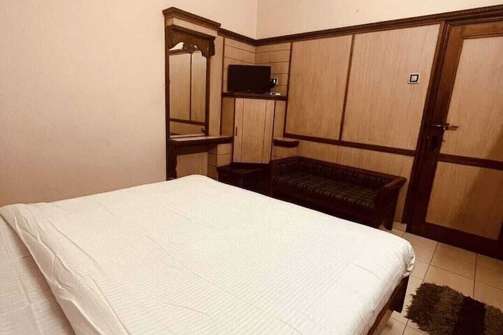 Room 9 of 36