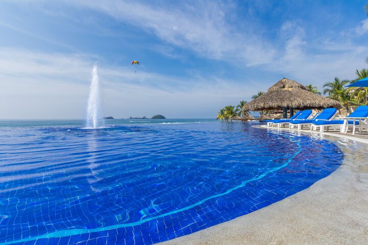 Hotel with Pool