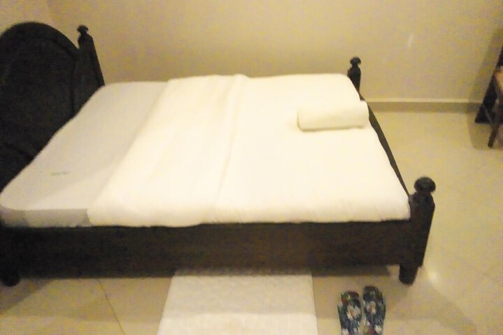 Room 9 of 15