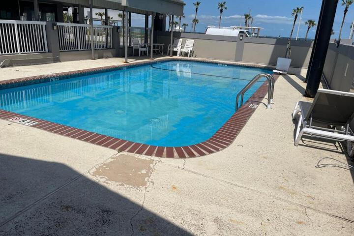Pool 15 of 33