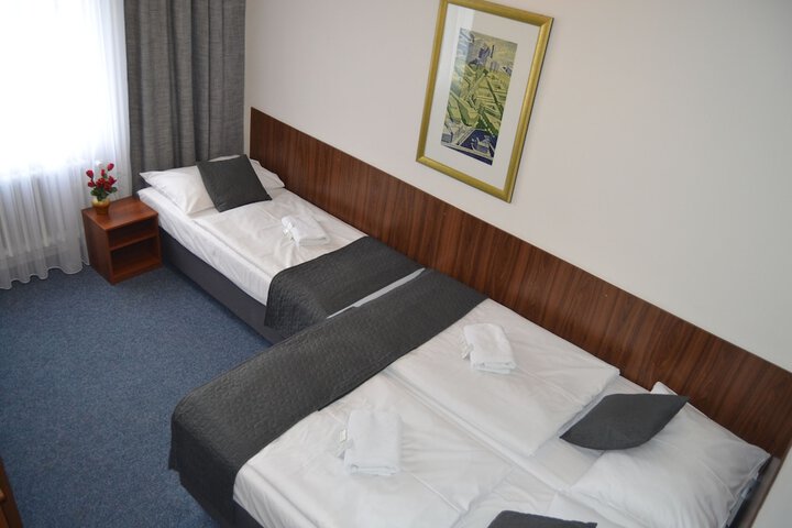 Room 6 of 28