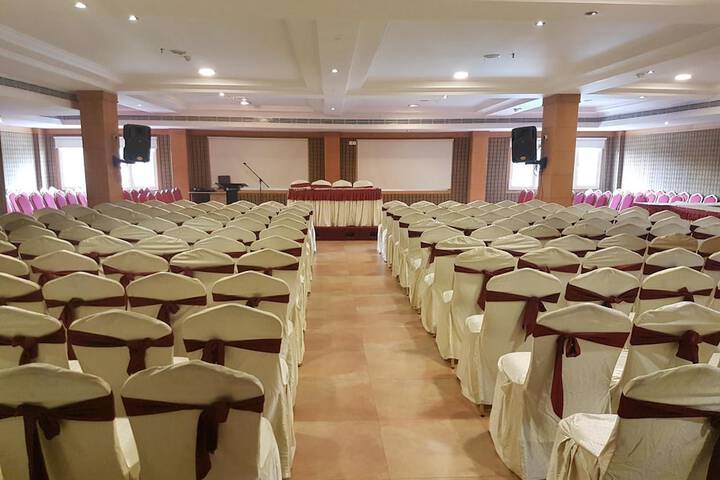Ballroom/Hall 23 of 31