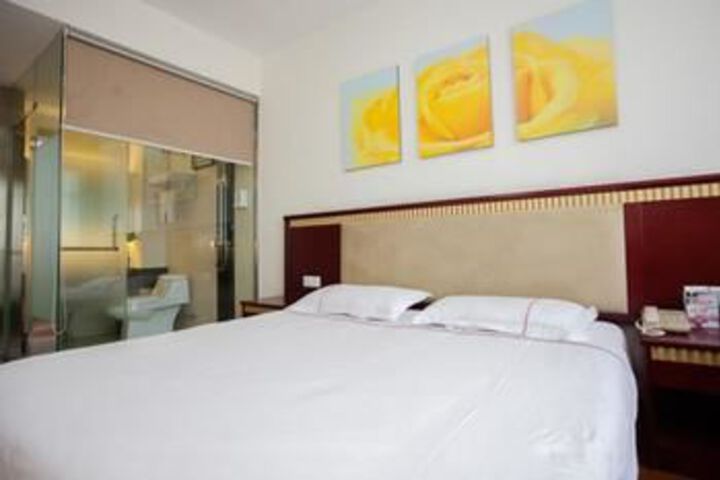 Room 4 of 68