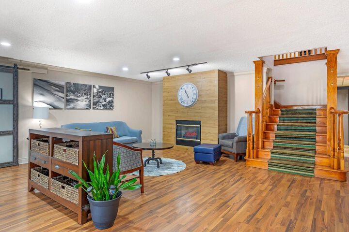 Entrance & Lobby