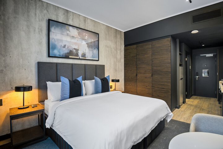 Room 35 of 210
