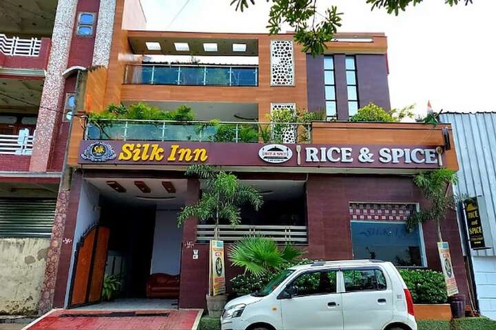 Silk Inn Luxury at No Cost