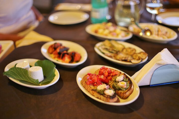 Dining 18 of 33