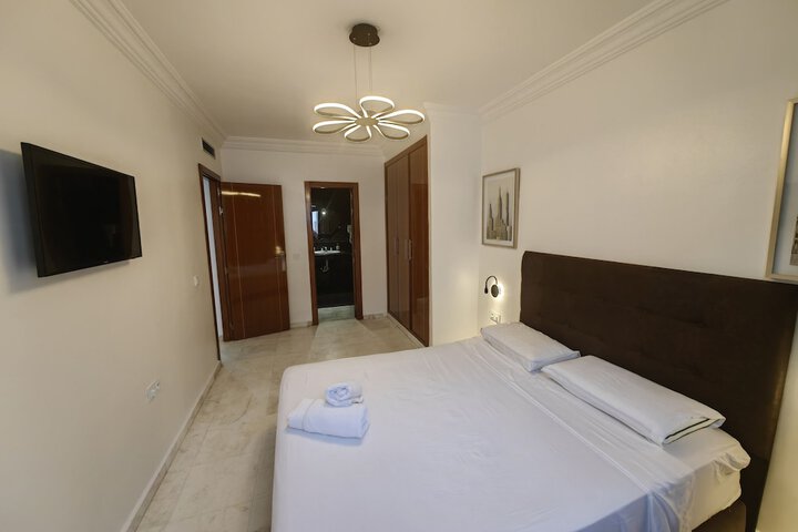 Room 33 of 404