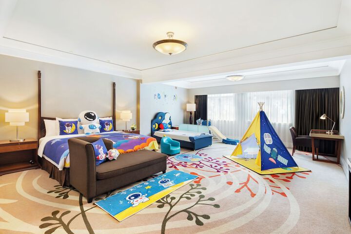 Room 40 of 76