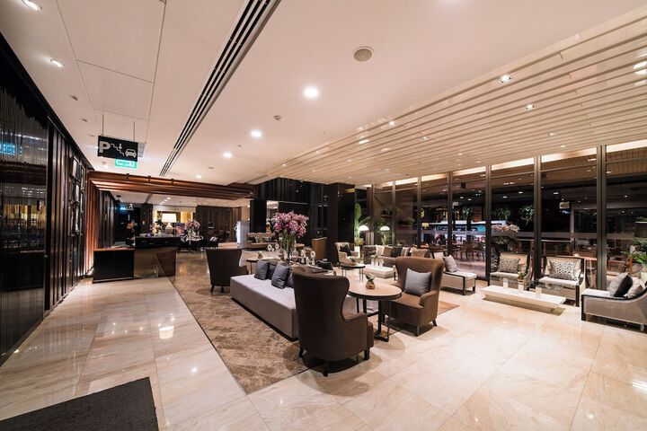 Entrance & Lobby