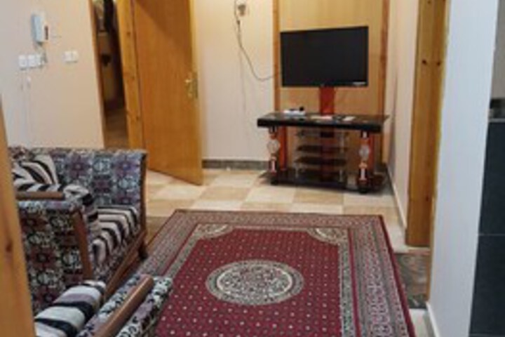 Room 8 of 33