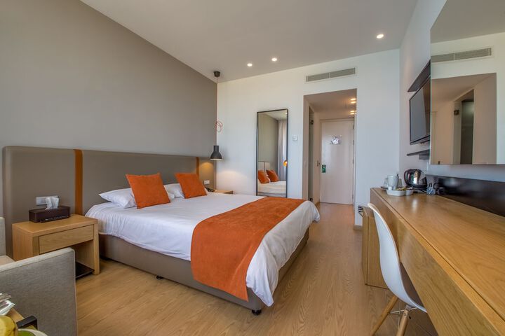 Room 4 of 75