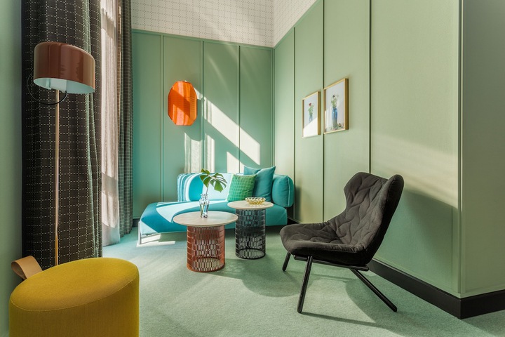 Room 52 of 100