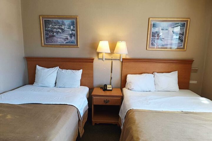 Basic 2 Double Beds (8 of 9)